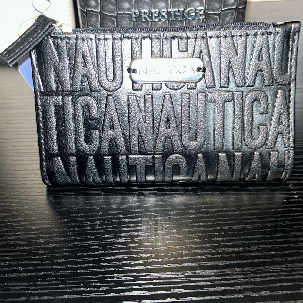 🦋Nautica Top Zip Bifold Black Billboard wallet 5/25$